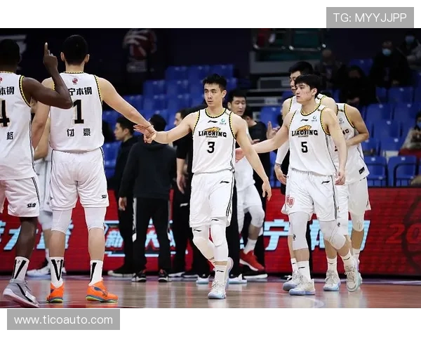 卢谈揭幕战目标以防守为先带领球队打出精彩开局 卢谈揭幕战目标以防守为先带领球队打出精彩开局